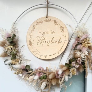 Familienschild (ohne Kranz) Zuhause ist wo wir zusammen sind Holzschild Geschenk zur Hochzeit Personalisierte Geschenk | frilly designs