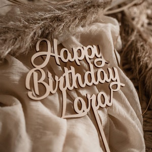 Adorno de madera personalizado para tarta de cumpleaños con nombre y texto "Feliz cumpleaños", decoración para tarta de cumpleaños infantil | Diseños con volantes