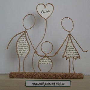Draadfiguren "Familie", als geschenk bij geboorte/doop, of als decoratie in huis, personaliseerbaar/aanpasbaar met gewenste tekst in het hart