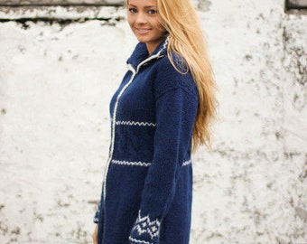 Gilet, tricoté à la main en pure laine islandaise.