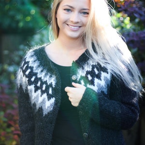 Cardigan, Handknitted from pure wool. image 1
