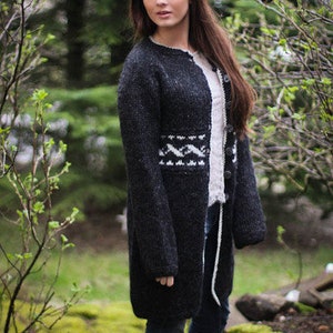 Cardigan, handknitted from pure Icelandic wool. image 4