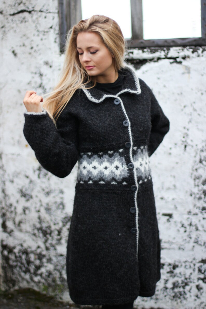 Cardigan, Handknitted from pure Icelandic wool. image 1