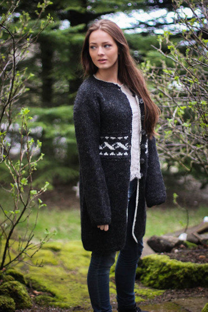 Cardigan, Handknitted from pure Icelandic wool. image 2