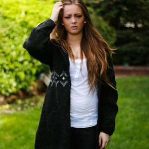 Cardigan, Handknitted from pure Icelandic wool. image 4