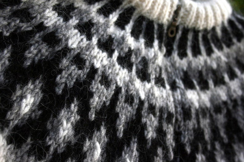 Strickjacke, Handgestrickte aus Islandswolle. Bild 4