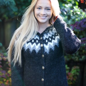 Cardigan, Handknitted from pure wool. image 4