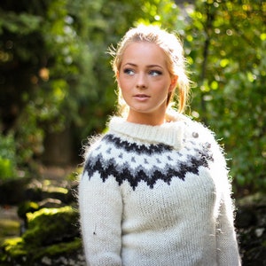 Pullover, Handknitted from pure Icelandic wool. image 4