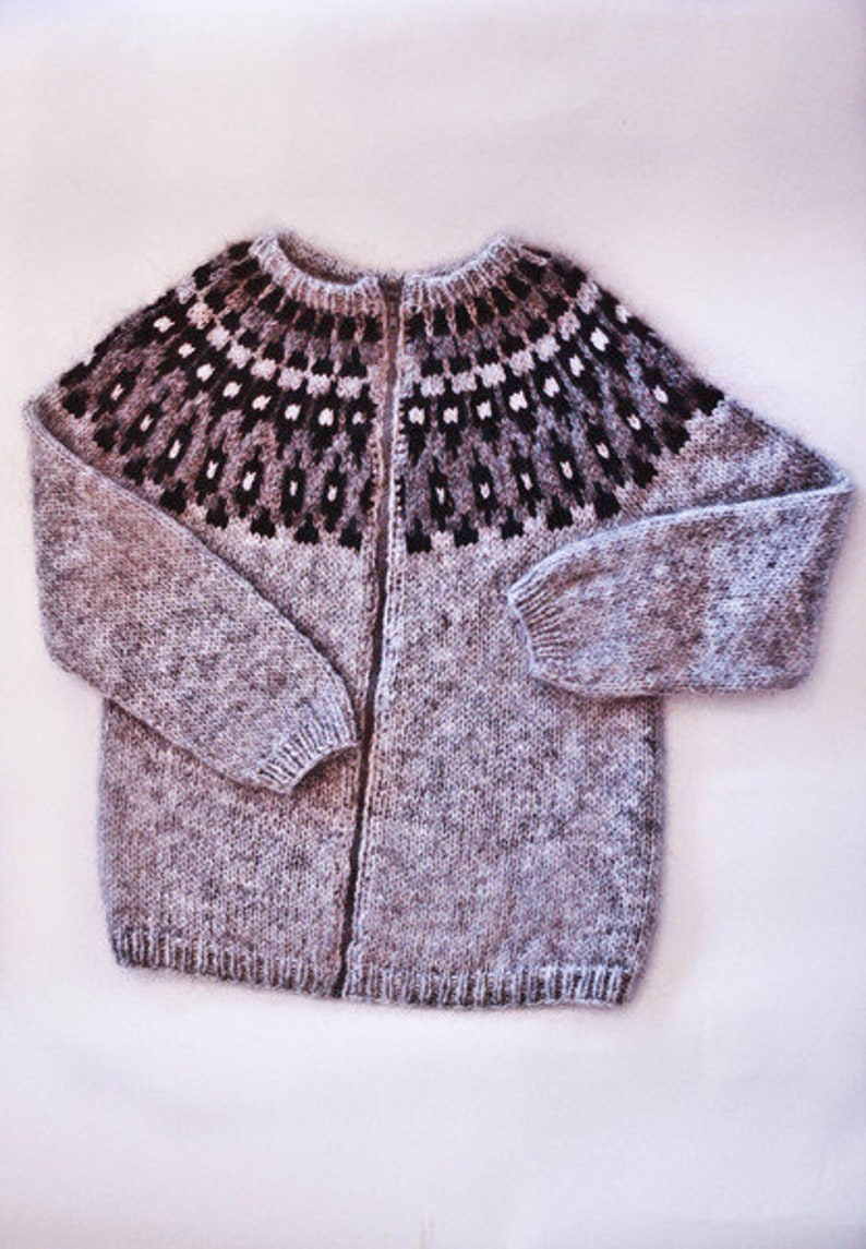 Strickjacke, Handgestrickte aus Islandswolle. Bild 1