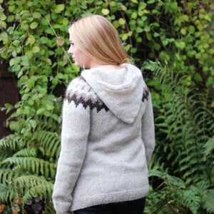 Strickjacke, Handgestrickte aus Islandswolle. Bild 3