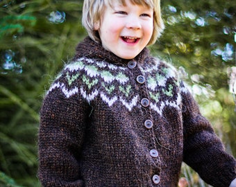 Kinder Cardigan, Handknitted van zuiver wol.