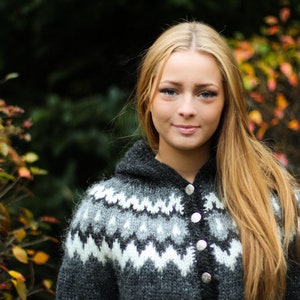 Cardigan, Handknitted from pure Icelandic wool. image 1