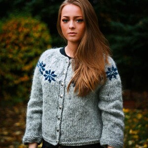 Cardigan, Handknitted from pure wool. image 3