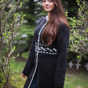 Cardigan, handknitted from pure Icelandic wool. image 2