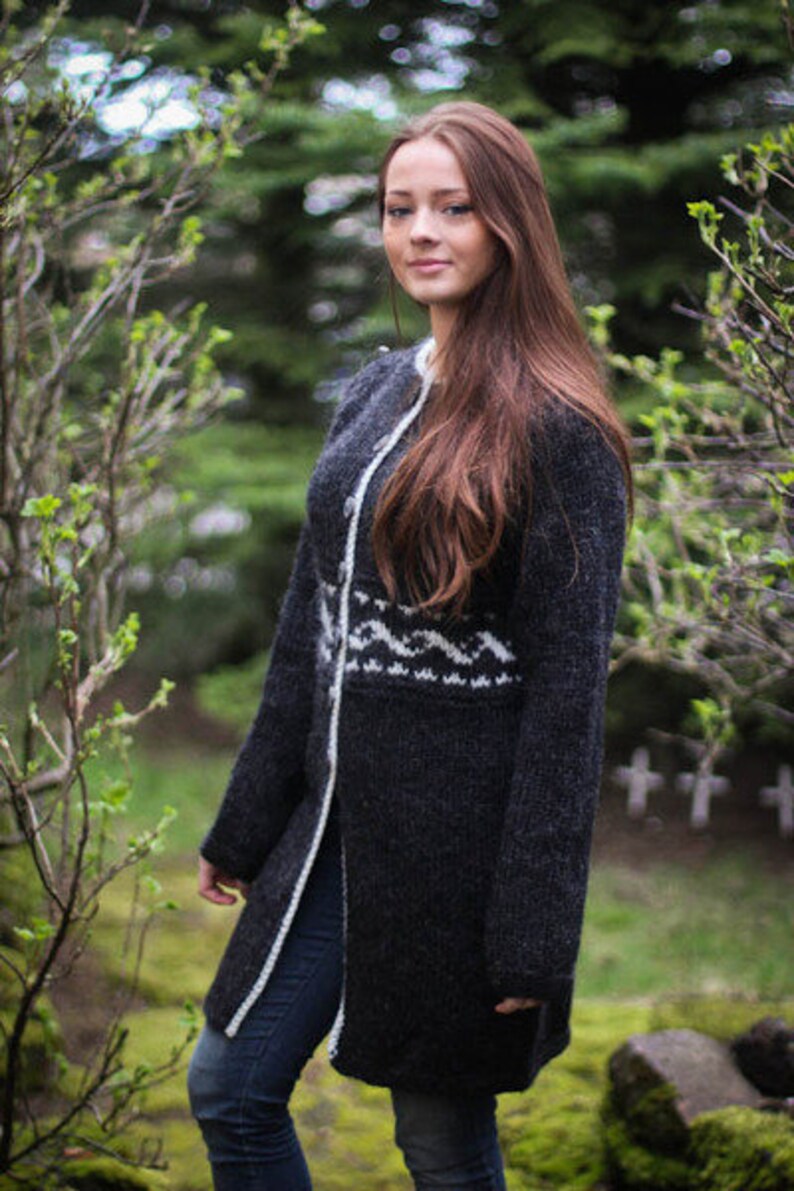 Cardigan, handknitted from pure Icelandic wool. image 2