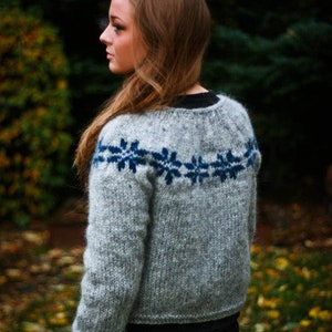 Cardigan, Handknitted from pure wool. image 1