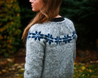 Cardigan, Handknitted from pure wool.