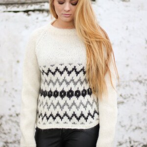 Pullover, Handknitted from pure Icelandic wool. image 2