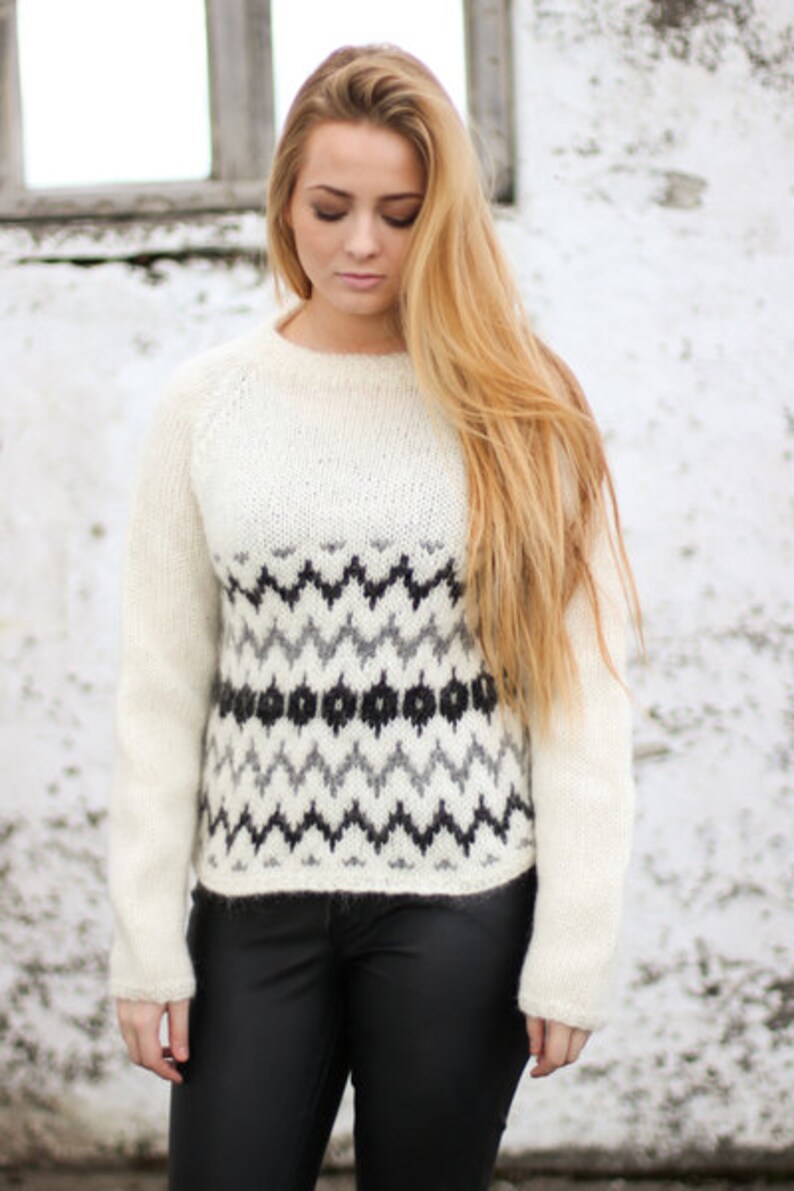 Pullover, Handknitted from pure Icelandic wool. image 2