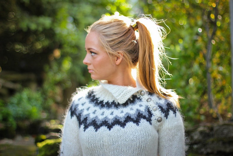 Pull, tricoté à la main en pure laine islandaise. image 1