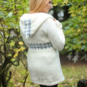 Cardigan, Handknitted from pure Icelandic wool. image 2