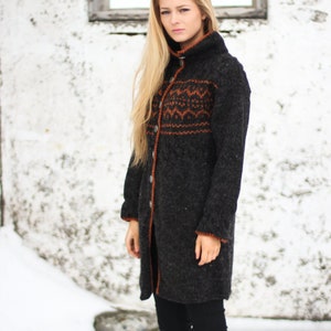 Cardigan, Handknitted van pure IJslandse wol. afbeelding 2