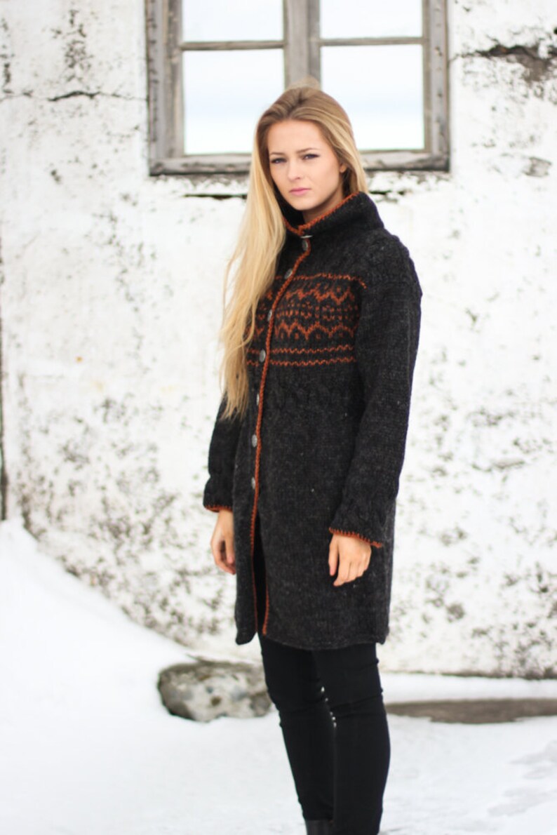 Cardigan, Handknitted from pure Icelandic wool. image 2