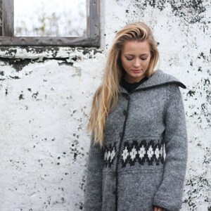Cardigan, Handknitted from pure Icelandic wool. image 2