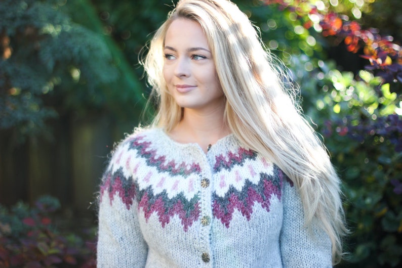 Cardigan, Handknitted from pure wool. image 4