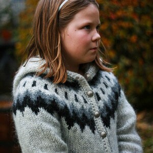 Children's Cardigan, Handknitted from pure wool. image 2