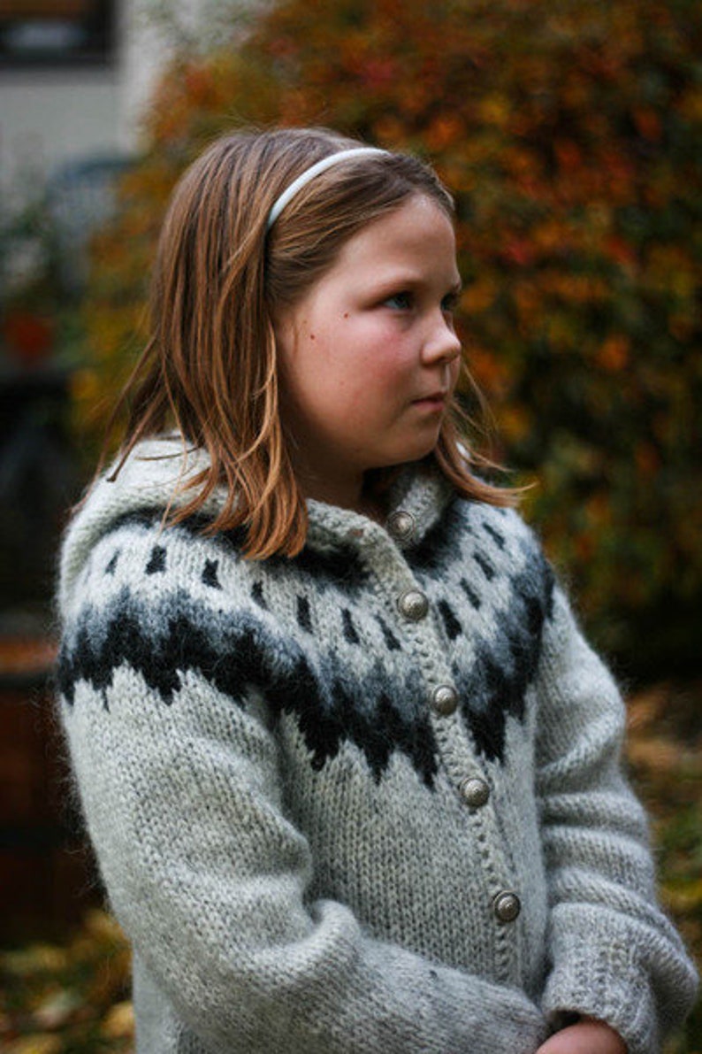 Children's Cardigan, Handknitted from pure wool. image 2