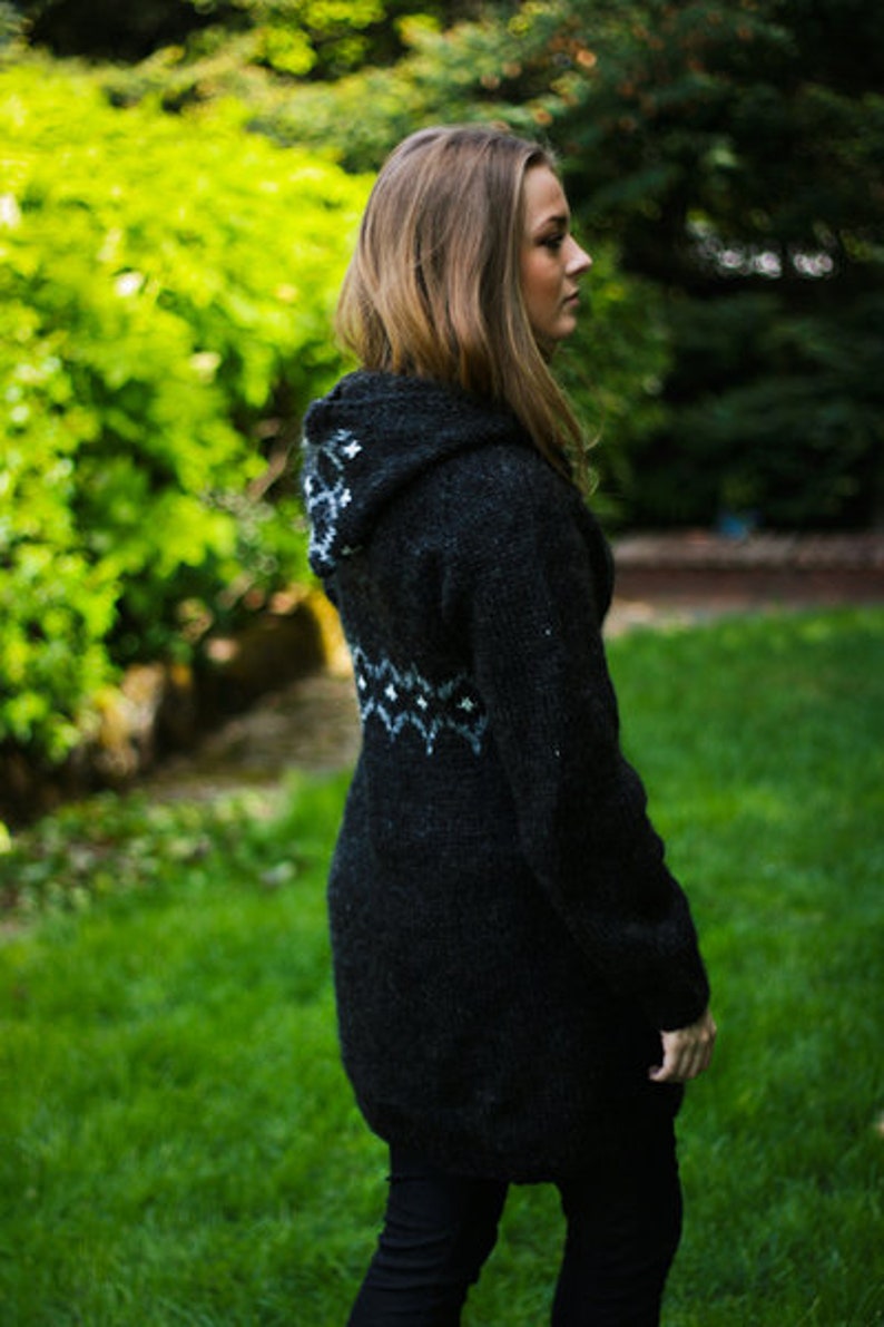 Cardigan, Handknitted from pure Icelandic wool. image 2