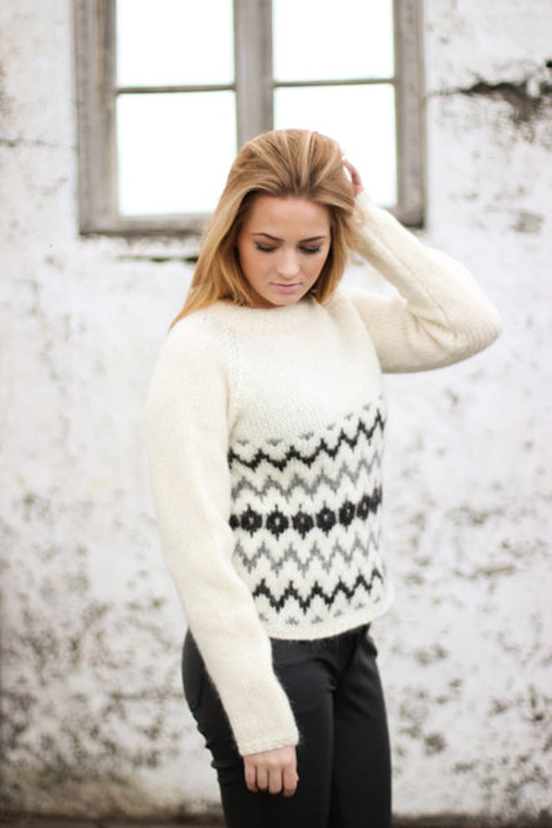 Pullover, Handknitted from pure Icelandic wool. image 1