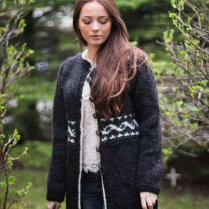 Cardigan, handknitted from pure Icelandic wool. image 3