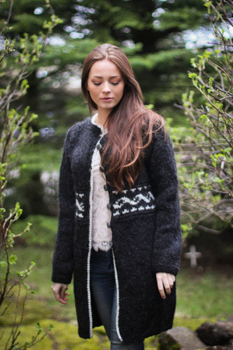 Cardigan, handknitted from pure Icelandic wool. image 3