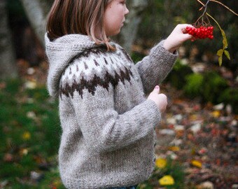 Kinder Cardigan, Handknitted van zuiver wol.