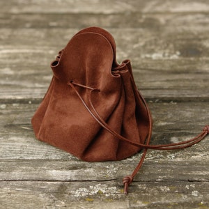 Standard leather bag (approx. 12 cm base diameter) made of reddish dark brown suede