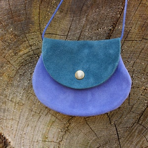 2 in 1 Leder Brustbeutelchen / Täschchen aus zweifarbigem Velourleder in türkis und blau