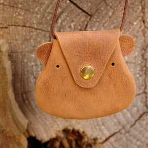 Kleiner 2 in 1 Brustbeutel Bär Tierkopf (ca. 8,5 cm Durchmesser) / Kinder Portemonnaie aus braunem Leder in Antikoptik / Antiklook