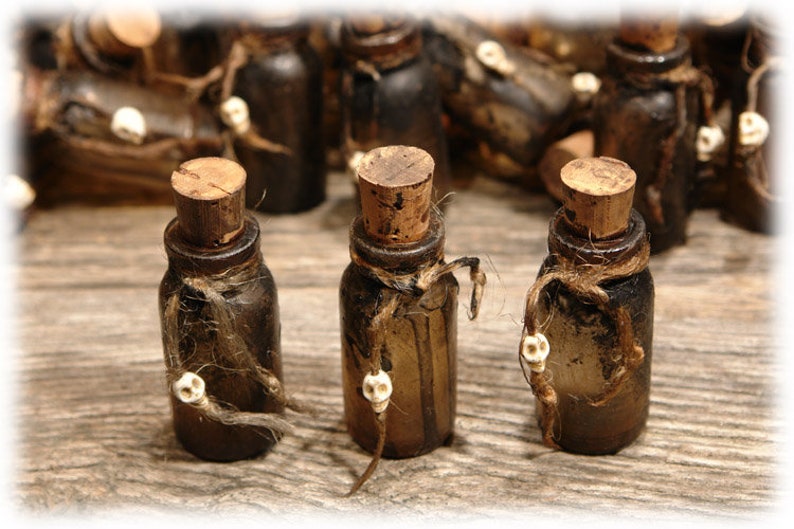 Aged Halloween vial, dark siffig image 4