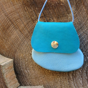 Kleiner 2 in 1 Ökoleder Brustbeutel (ca. 8,5 cm Durchmesser)  / Kinder Portemonnaie in türkis/hellblau mit Druckknopf