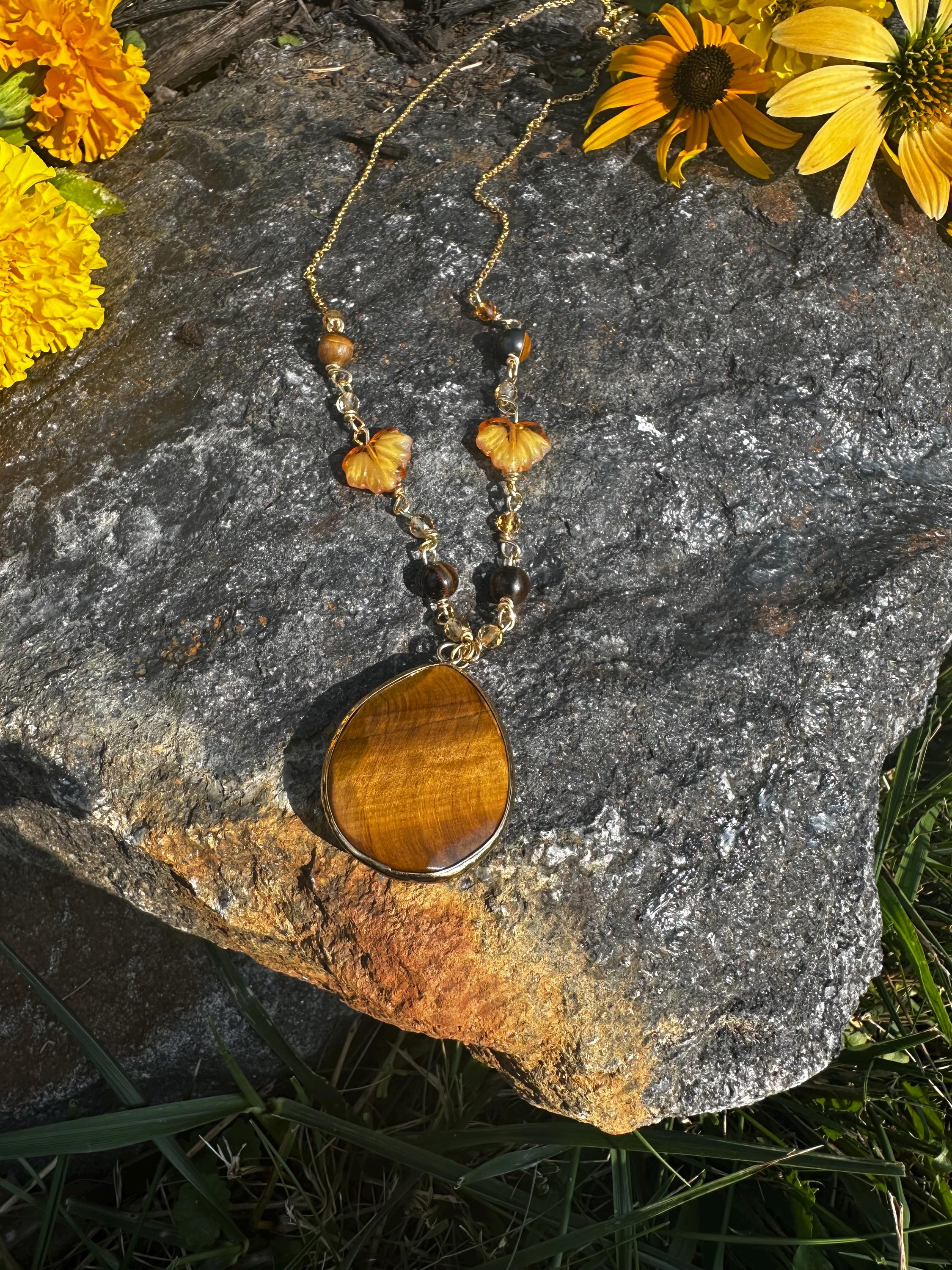 秋の狩人のネックレス - Etsy 日本