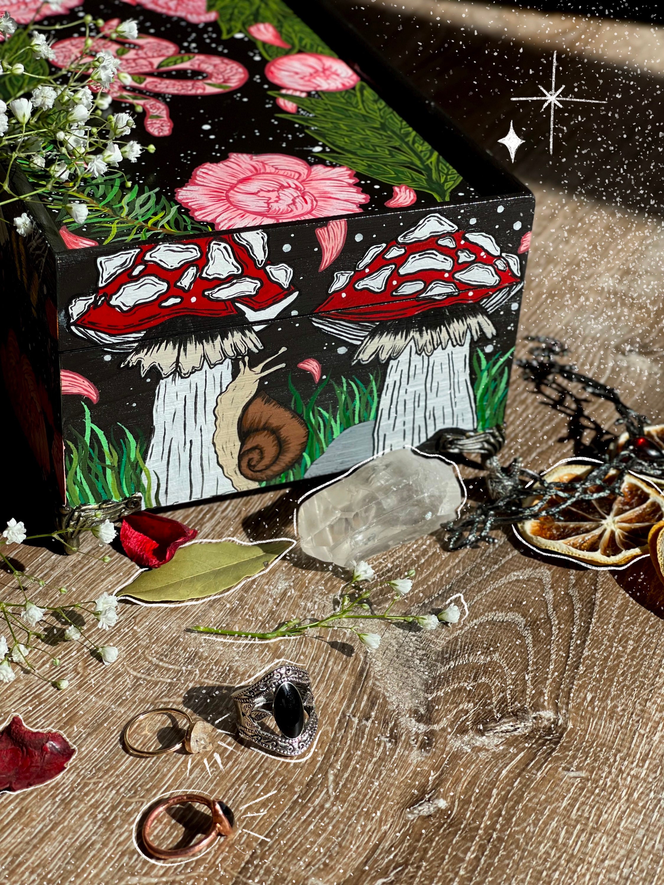 ハンドメイドジュエリーBOX Hand Painted Jewelry Box - Magical Jewelry Box - Cottage Core