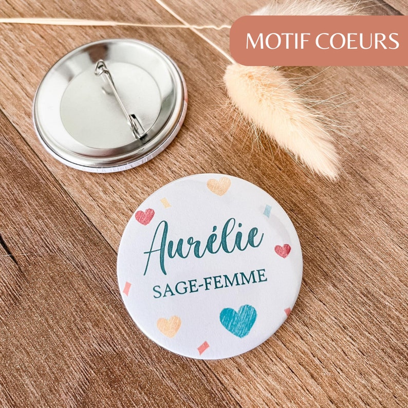 Badge Sage Femme Puéricultrice Infirmière Aide Soignante Personnalisé Coeurs