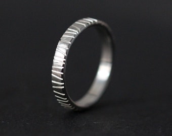 Eco silver wedding ring engraved with lined pattern.