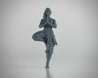 Female Goliath Monk DnD Miniature, Unpainted Resin, 28mm or 32mm