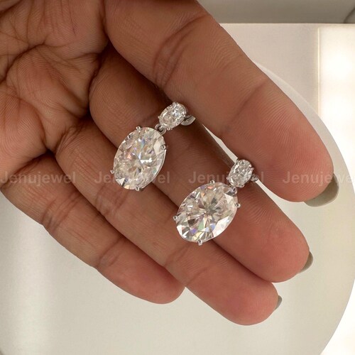 Boucles d'oreilles pendantes ovales en moissanite : boucles d'oreilles pendantes en or blanc 14 carats, boucles d'oreilles pendantes, boucles d'oreilles push back, boucles d'oreilles de mariée, boucles d'oreilles de mariage