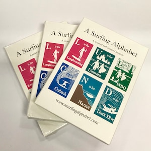 Un pack de cartes postales alphabet surf