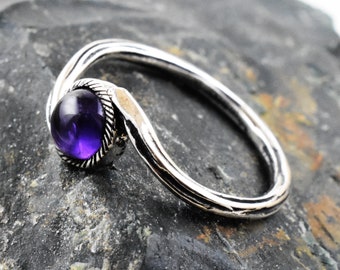 Natural Amethyst Tree Bark Ring,Unique Amethyst Dainty Branch Organic Ring,Cabochon Gemstone Ring,Nature Lover Gift, Twig Wild Nature Ring.