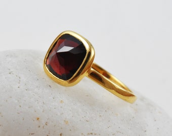 Garnet Ring,January Birthstone,Gemstone Ring,Stacking Ring,Cushion Cut Ring,Dark Red Gem,Cushion Cut Solitaire Bezel Ring,Square Gemstone.